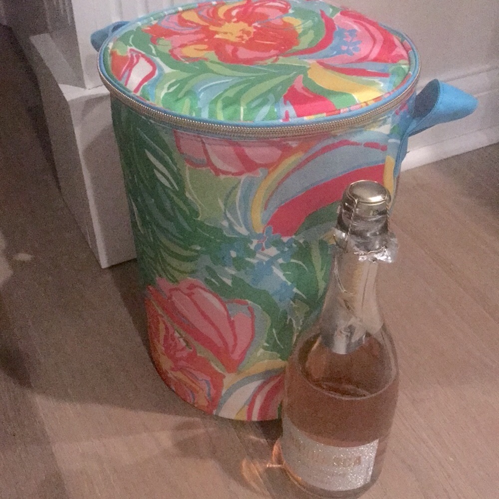 Trendy Lilly Pulitzer cooler - So a Peeling pattern. Perfect for summer!